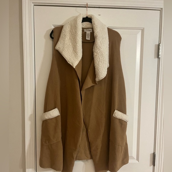 One Size   Open front vest. - Picture 1 of 2